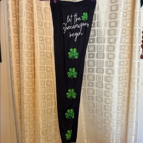 Pants - Women’s Black St. Paddy’s Day Shamrock Leggings